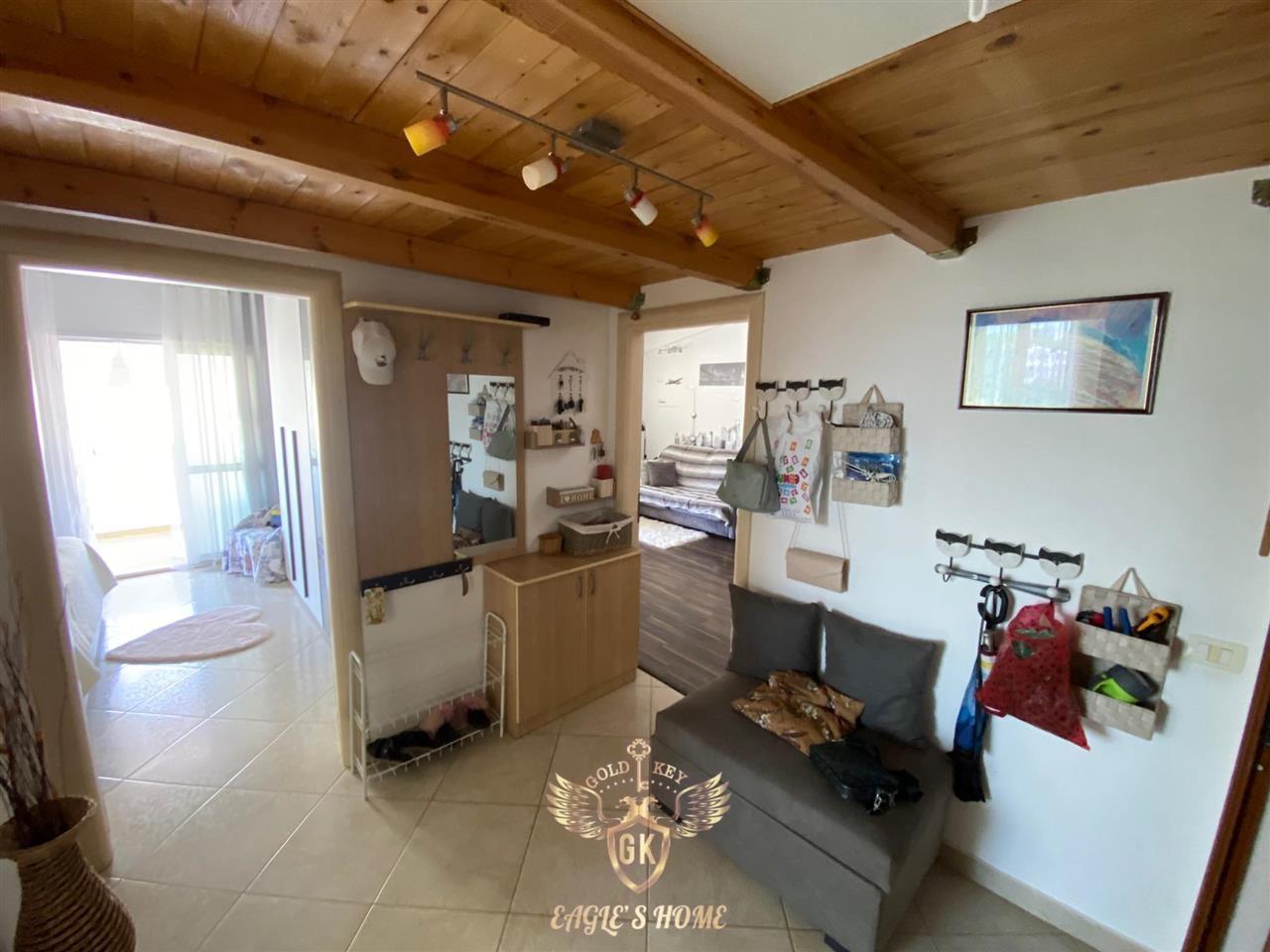 Shitet 2+1 + Ballkon• Total Mobiluar dhe arreduar