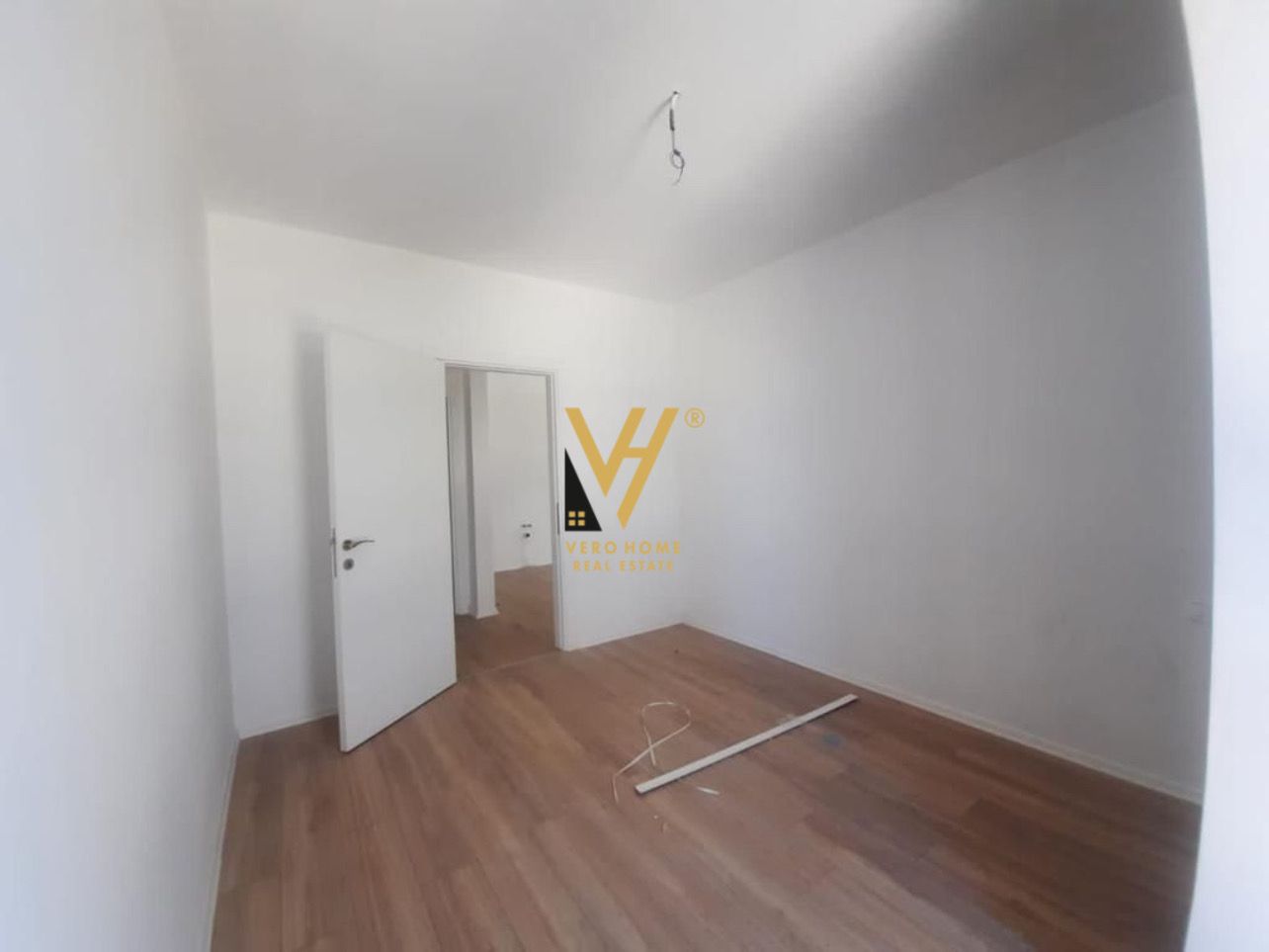 JEPET ZYRE 94M2 ME QERA TEK FIORE DI BOSKO 700EURO