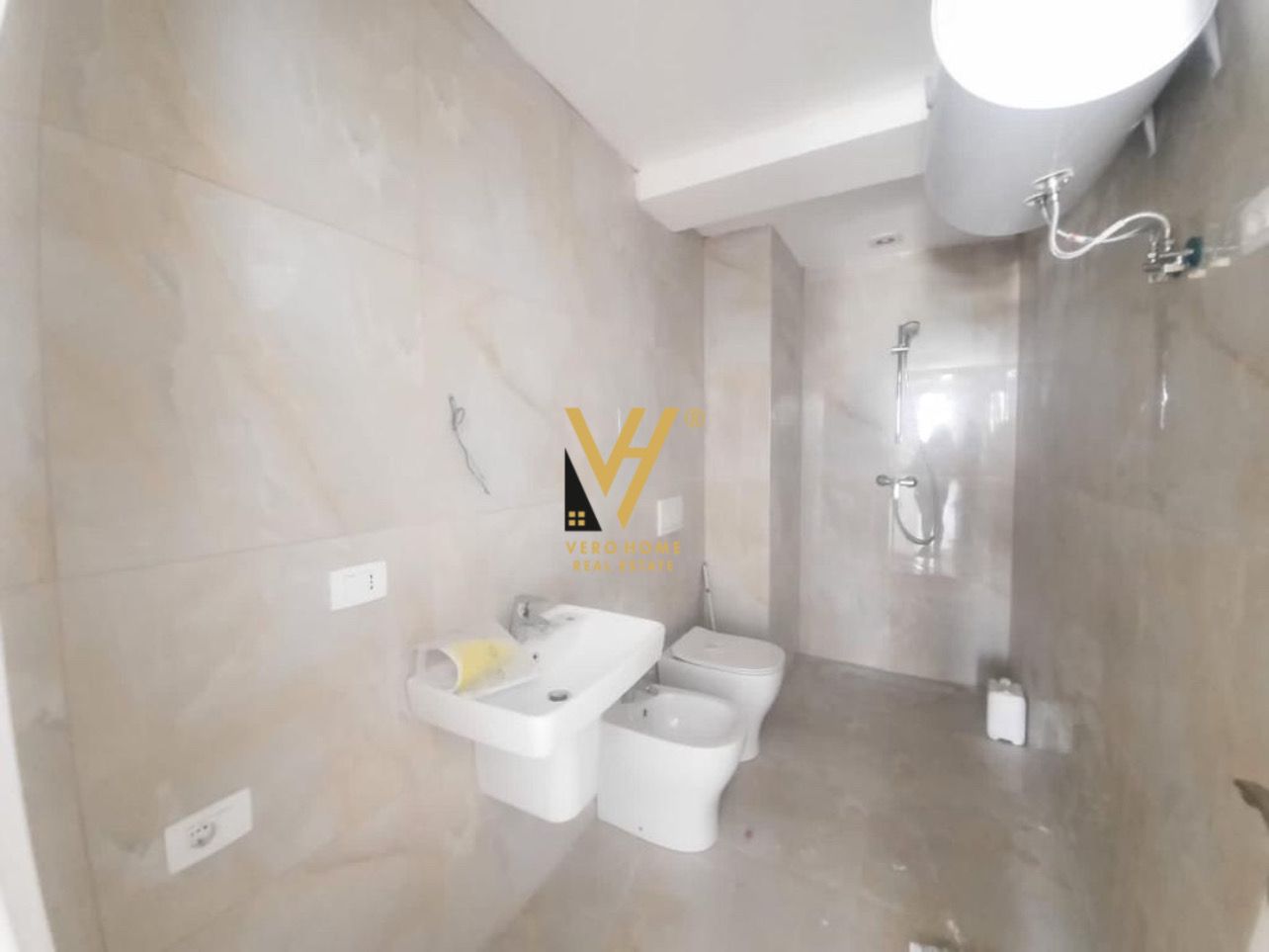 JEPET ZYRE 94M2 ME QERA TEK FIORE DI BOSKO 700EURO