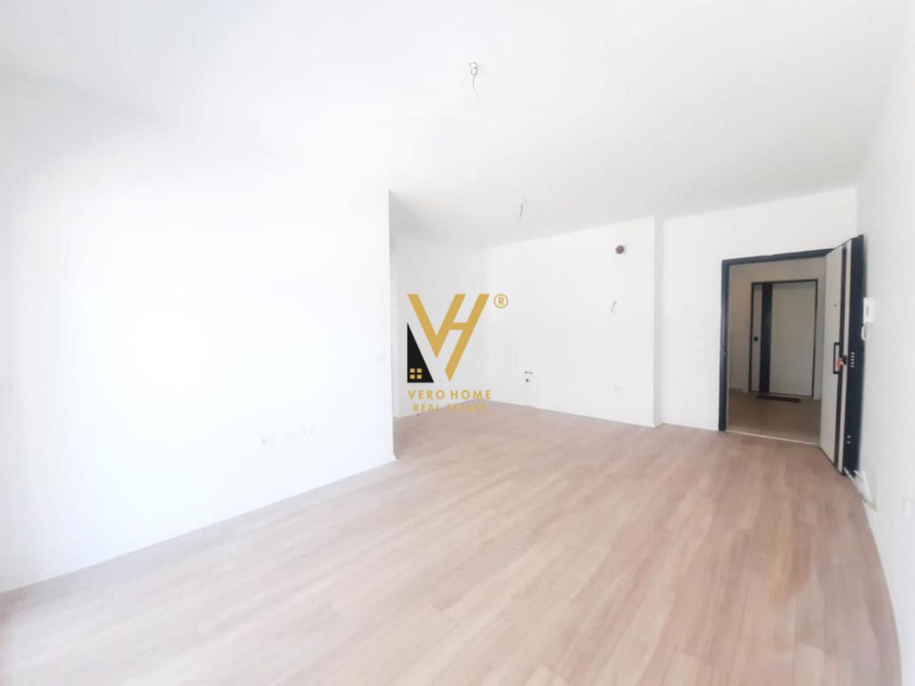 JEPET ZYRE 94M2 ME QERA TEK FIORE DI BOSKO 700EURO