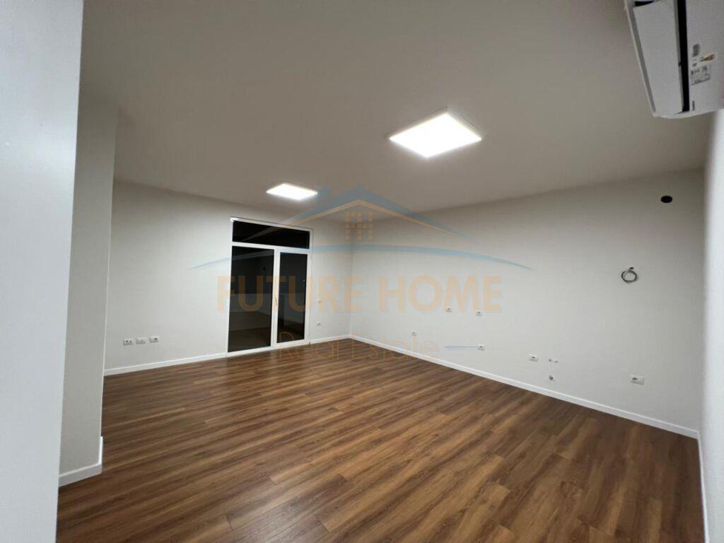 Disponojmë Ambient Biznesi për zyra me vendndodhje Qendër, p