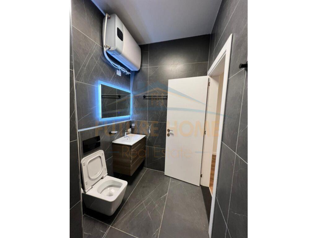 Disponojmë Ambient Biznesi për zyra me vendndodhje Qendër, p