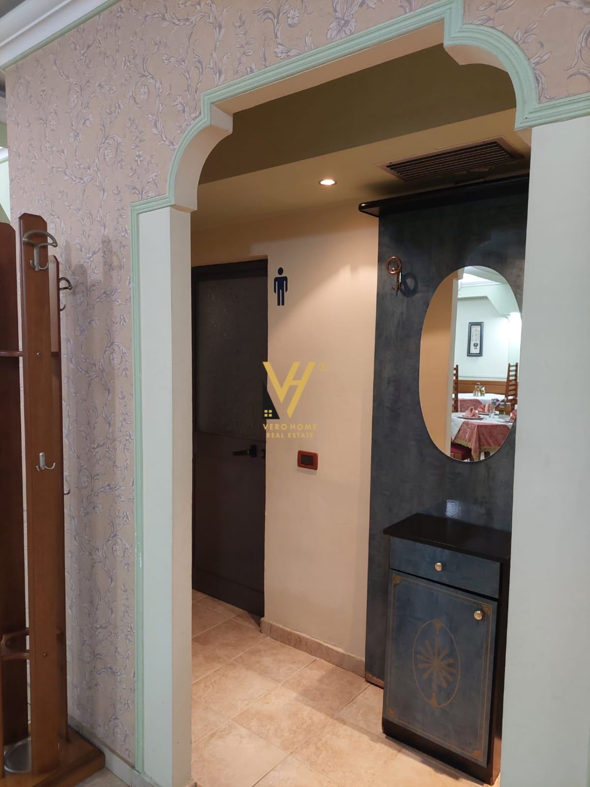 JEPET AMBIENT ME QERA TE ISH EKSPOZITA SOT 3.000EU