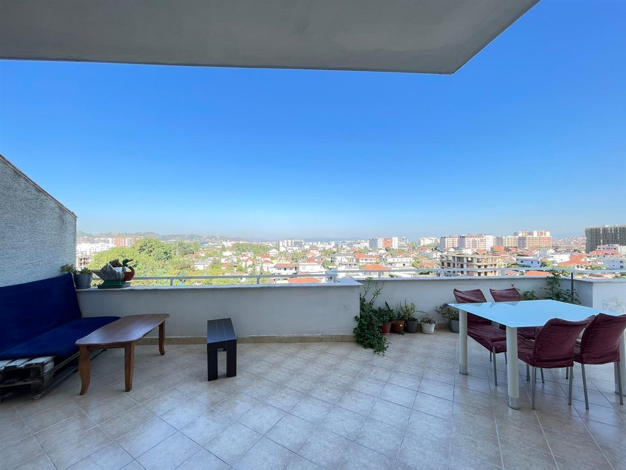 Jepet Shtepi per shitje, ne Pallat i Ri 2+1 ID 12330