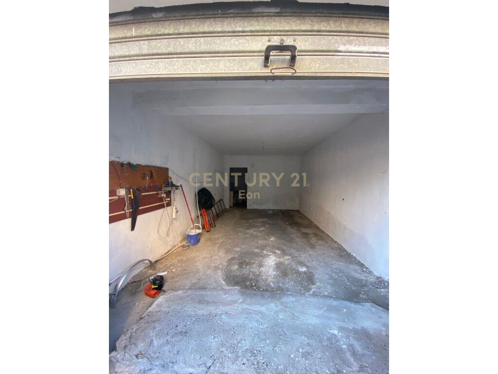 VILE PER SHITJE TEK STADIUMI NE DURRES!!