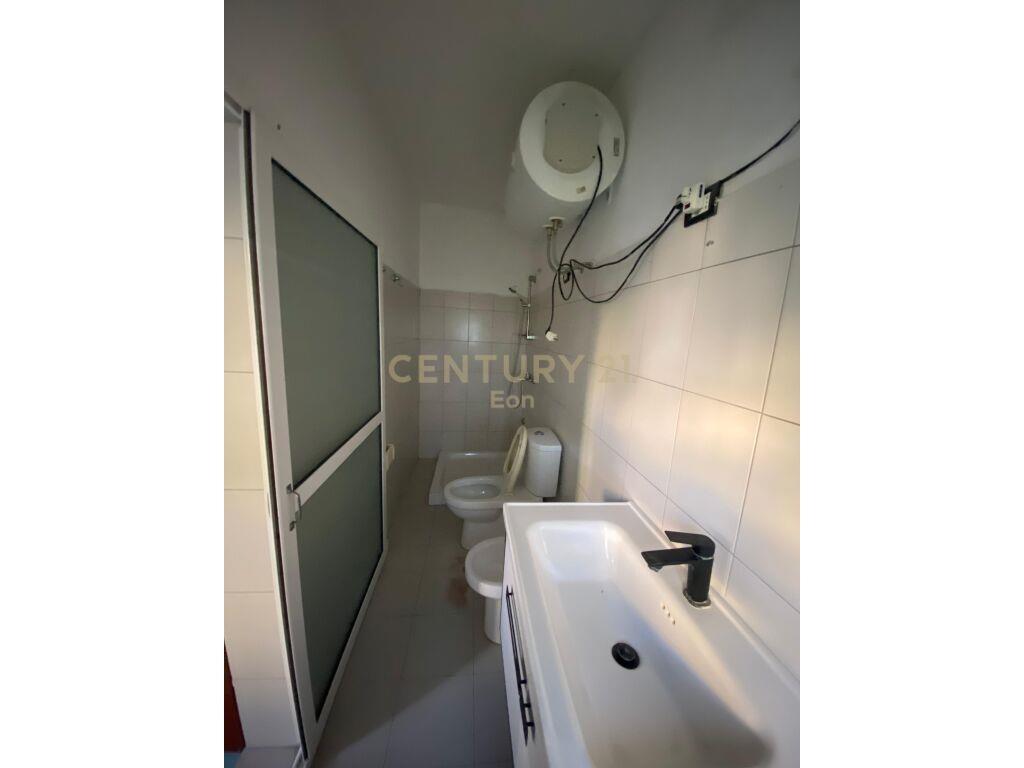 VILE PER SHITJE TEK STADIUMI NE DURRES!!