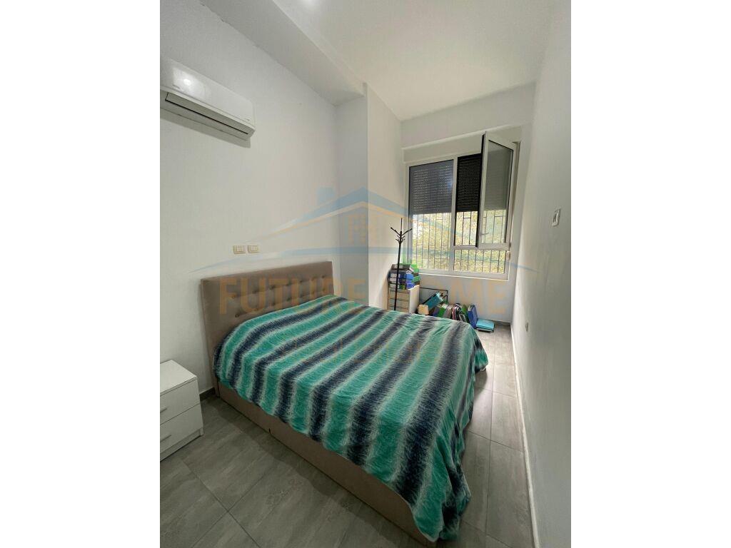 Shitet, Apartament 2+1, Kompleksi Kontakt, Tiranë.