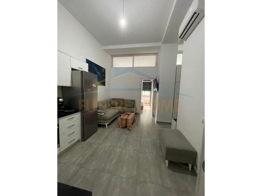 Shitet, Apartament 2+1, Kompleksi Kontakt, Tiranë.