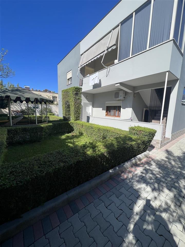 Jap hyrje 1+1 me qera