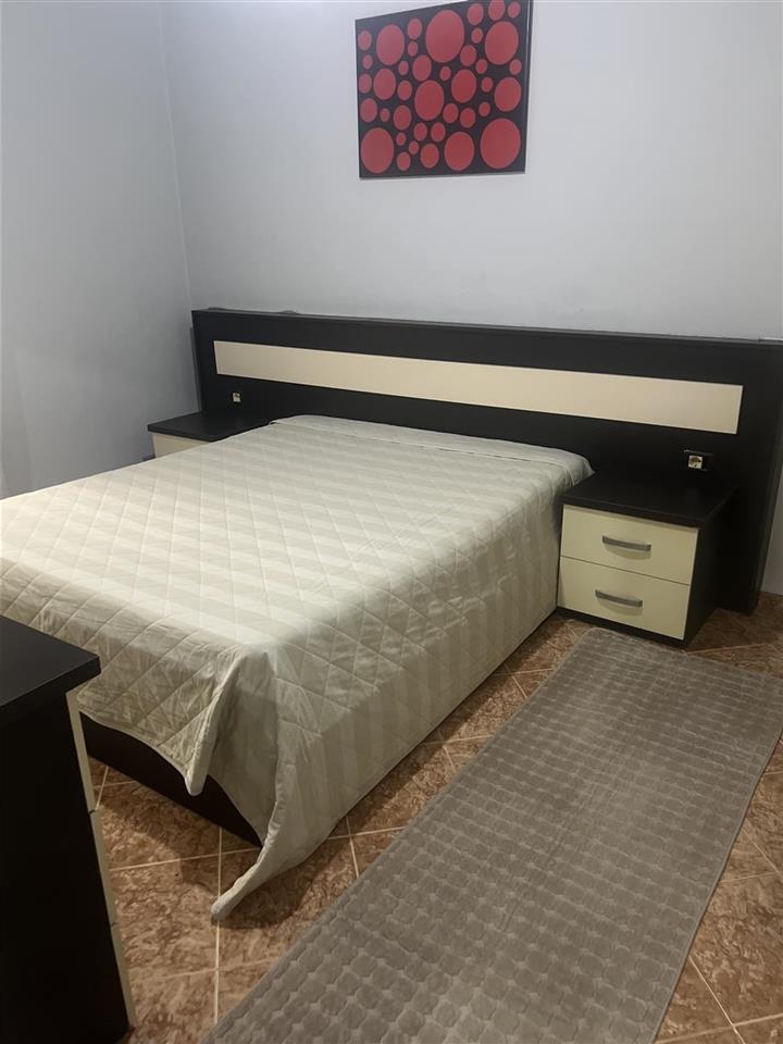 Jap hyrje 1+1 me qera