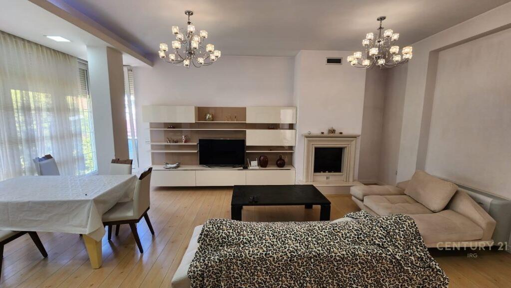 Qira Apartament 3+1+2 Rruga e Kavajes 950 € 128 m2