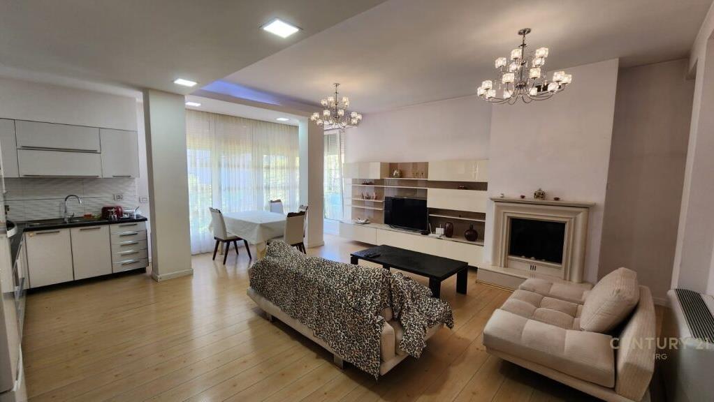 Qira Apartament 3+1+2 Rruga e Kavajes 950 € 128 m2