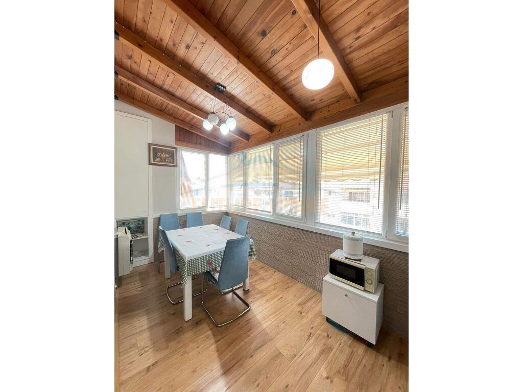 Shitet, Apartament 1+1+Verandë, Komuna e Parisit, Tiranë.