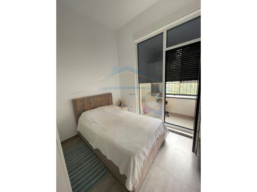 Shitet, Apartament 2+1, Kompleksi Kontakt, Tiranë.