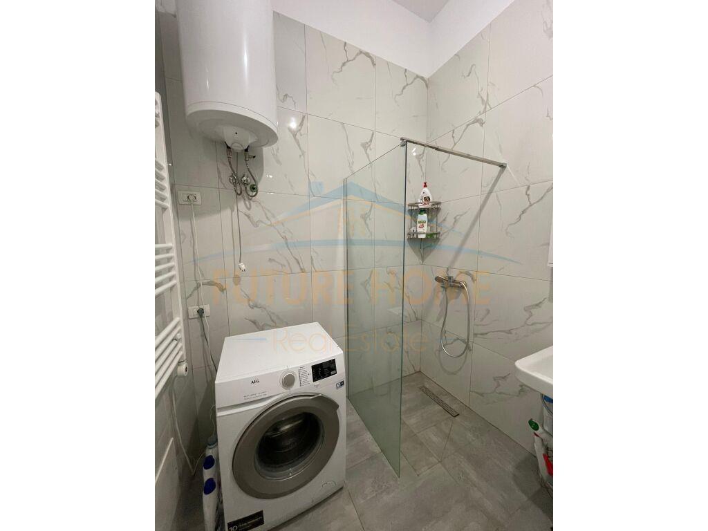 Shitet, Apartament 2+1, Kompleksi Kontakt, Tiranë.