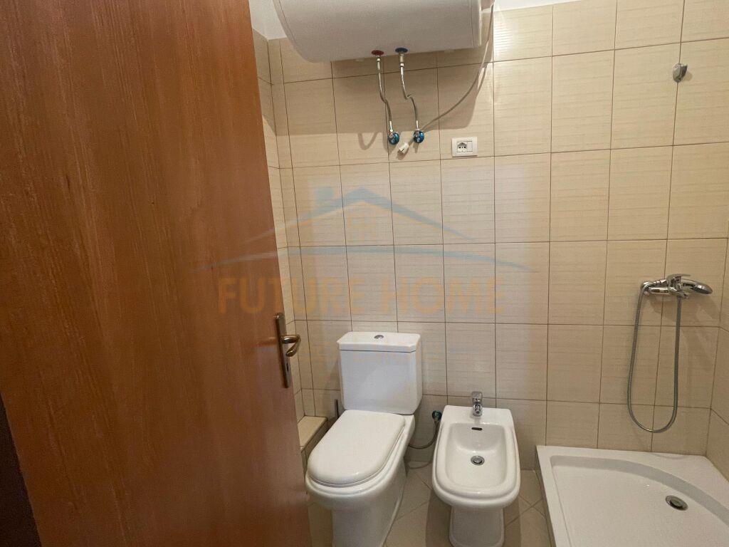 Qera, Apartament 2+1+2+ Poste Parkimi, Fresk, Tiranë.