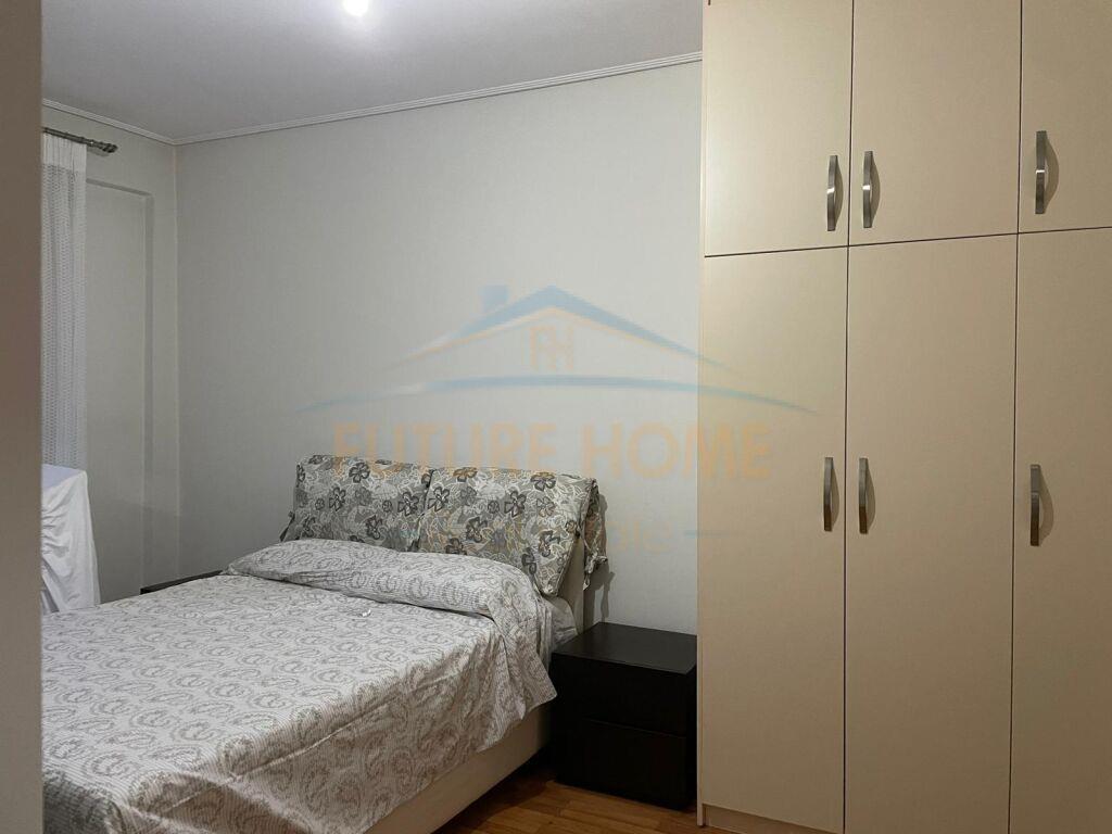 Qera, Apartament 2+1+2+ Poste Parkimi, Fresk, Tiranë.