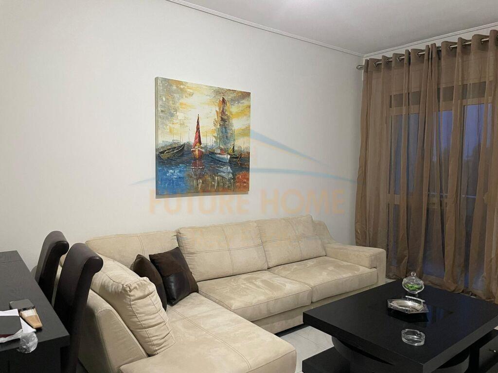 Qera, Apartament 2+1+2+ Poste Parkimi, Fresk, Tiranë.