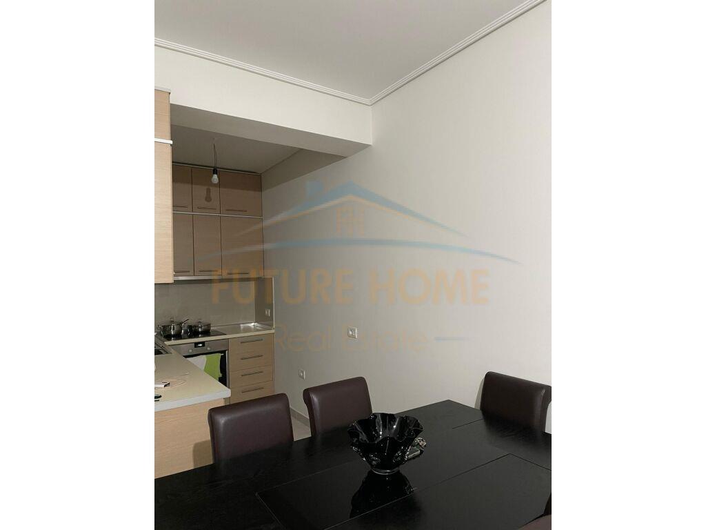Qera, Apartament 2+1+2+ Poste Parkimi, Fresk, Tiranë.