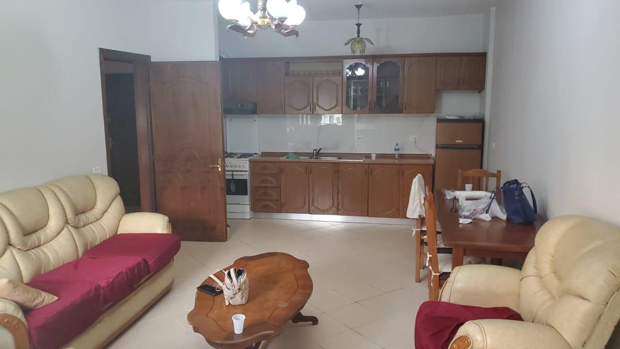 shitet apartament 1+1