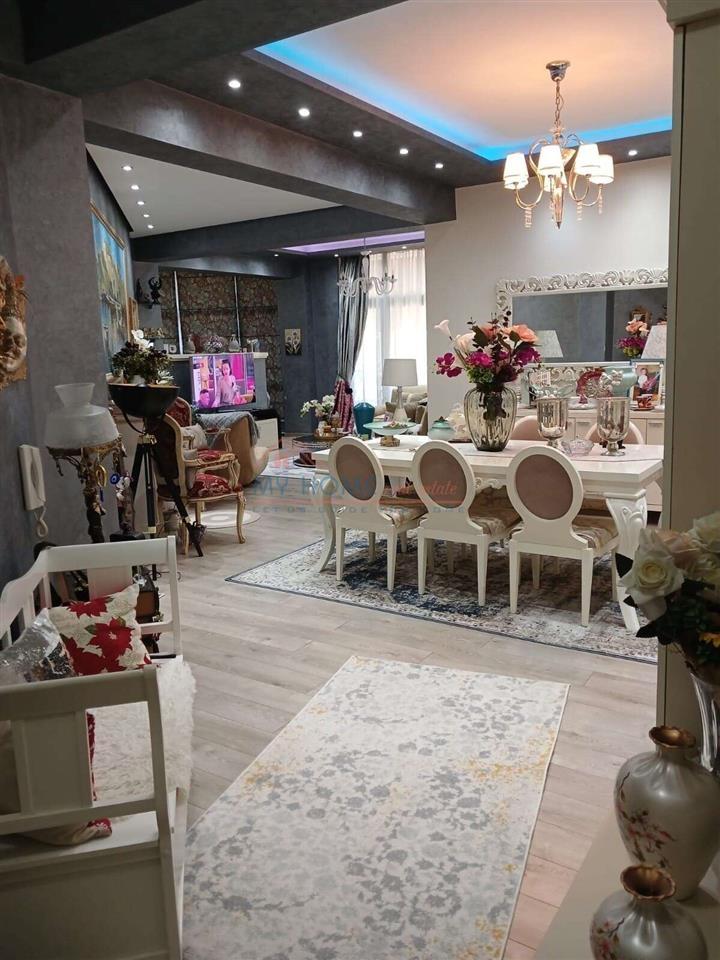 Apartament 3+1+2+ Garazhd Ne Shitje Tek Rruga Kavajes