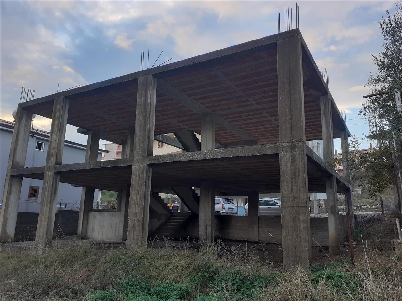 OKAZION shtepi 2 kateshe ne Koder Arapaj,Durres me Hipoteke.