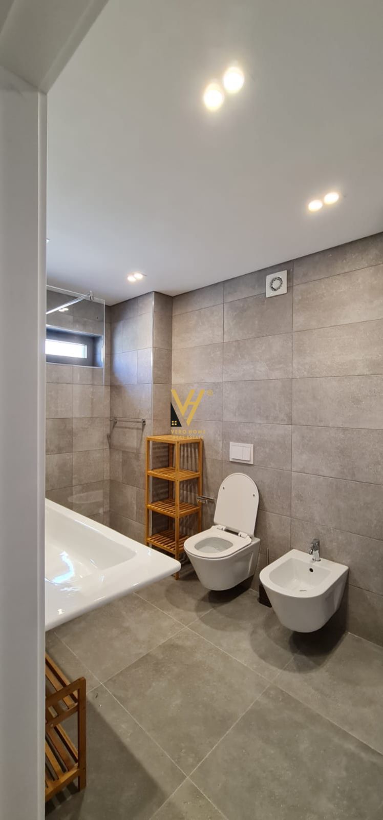 JEPET VILE TRE KATESHE TE OLIVE GROVE 2.550 EURO