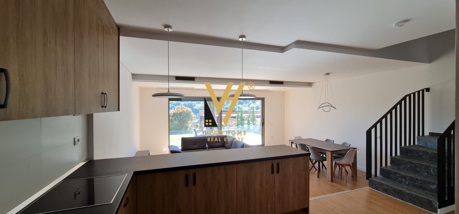 JEPET VILE TRE KATESHE TE OLIVE GROVE 2.550 EURO