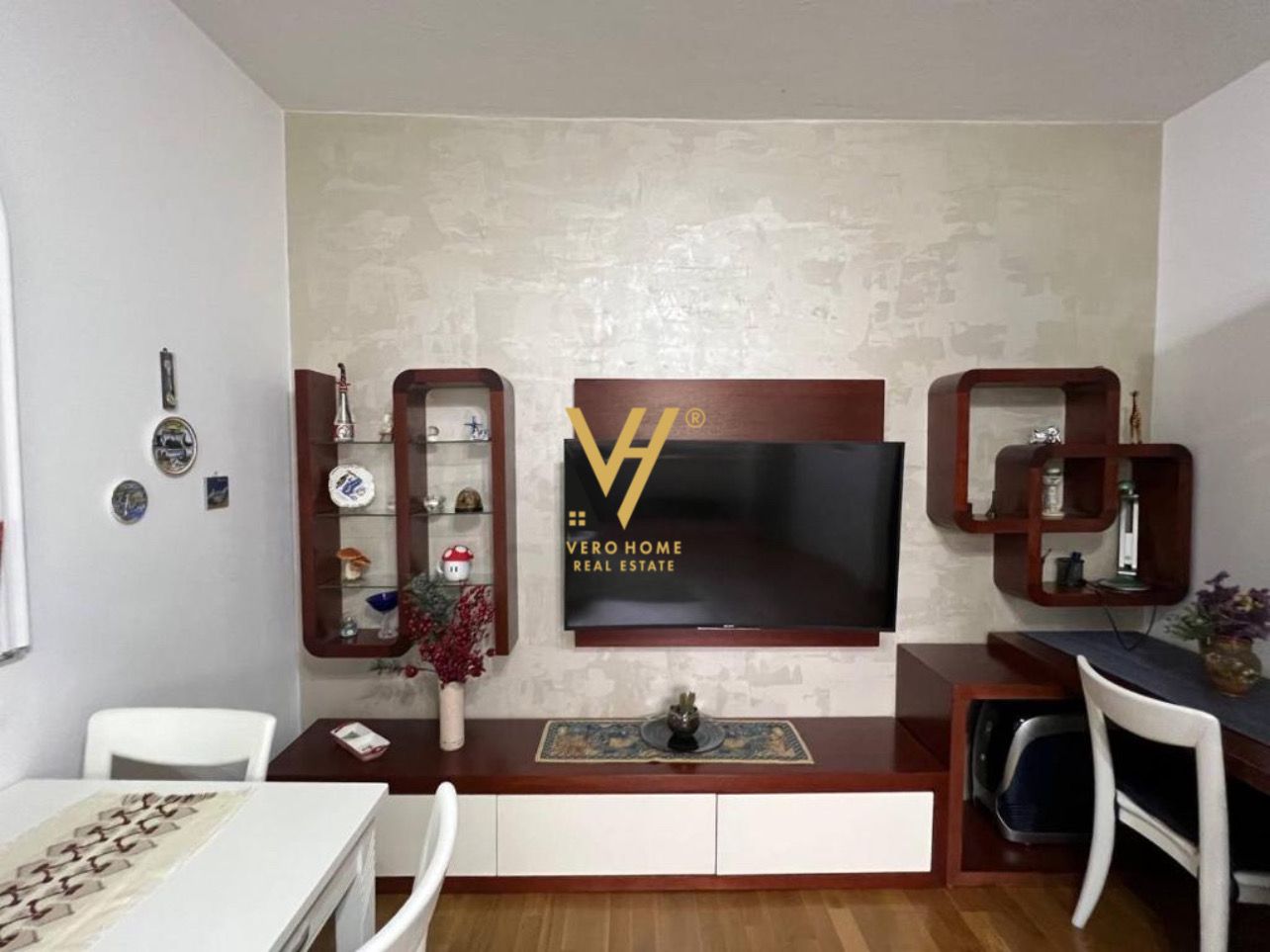 SHITET APARTAMENT 3+1+2 TE RR E KAVAJES 200.000E