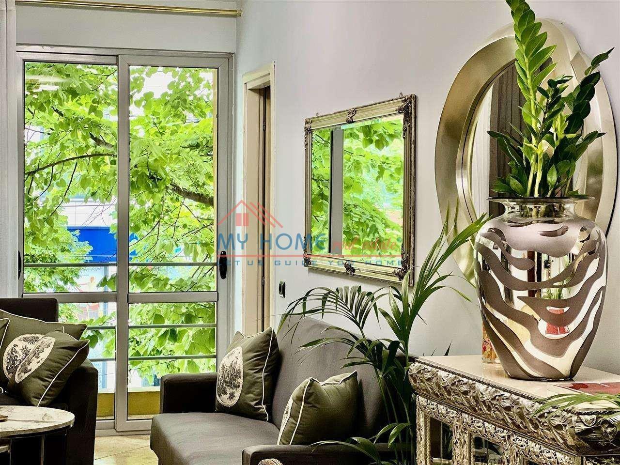 Apartament 2+1 me Qira Pazari i Ri Tirane