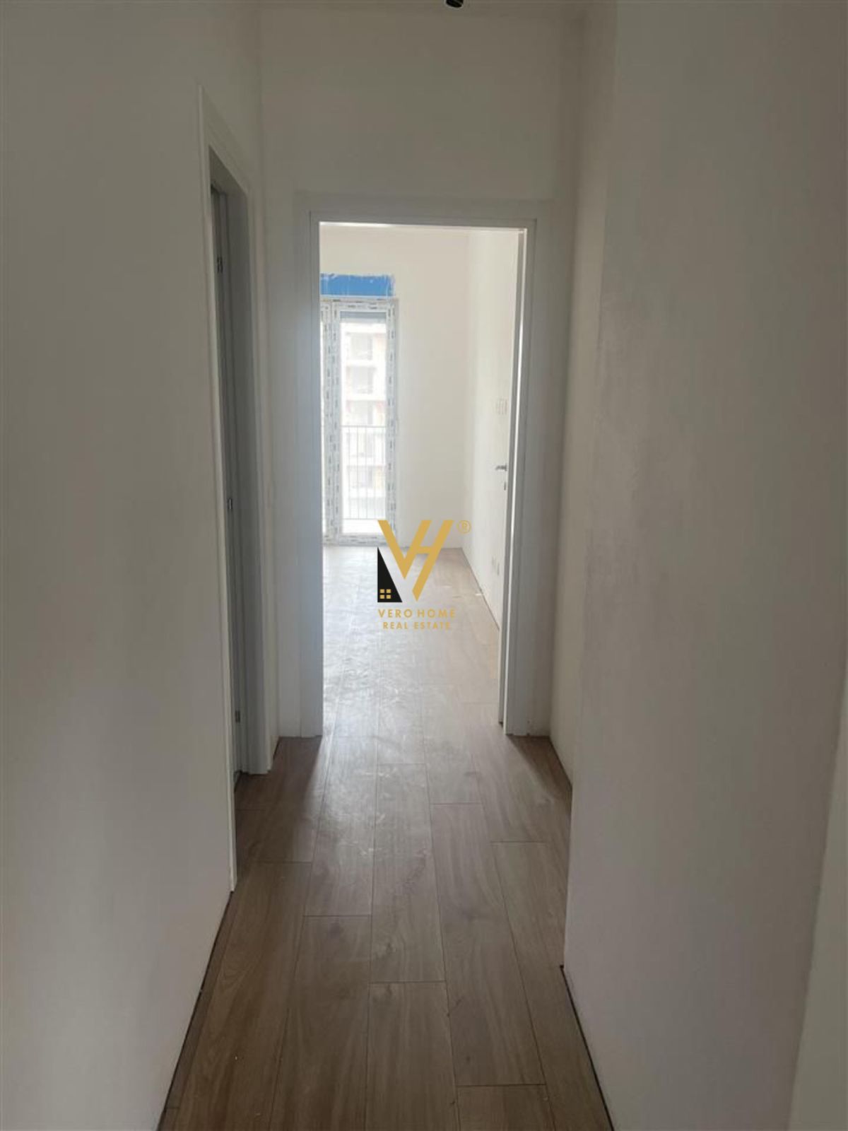 JEPET ZYRE 148 M2 ME QERA TE BULEVARDI I RI 500 EU