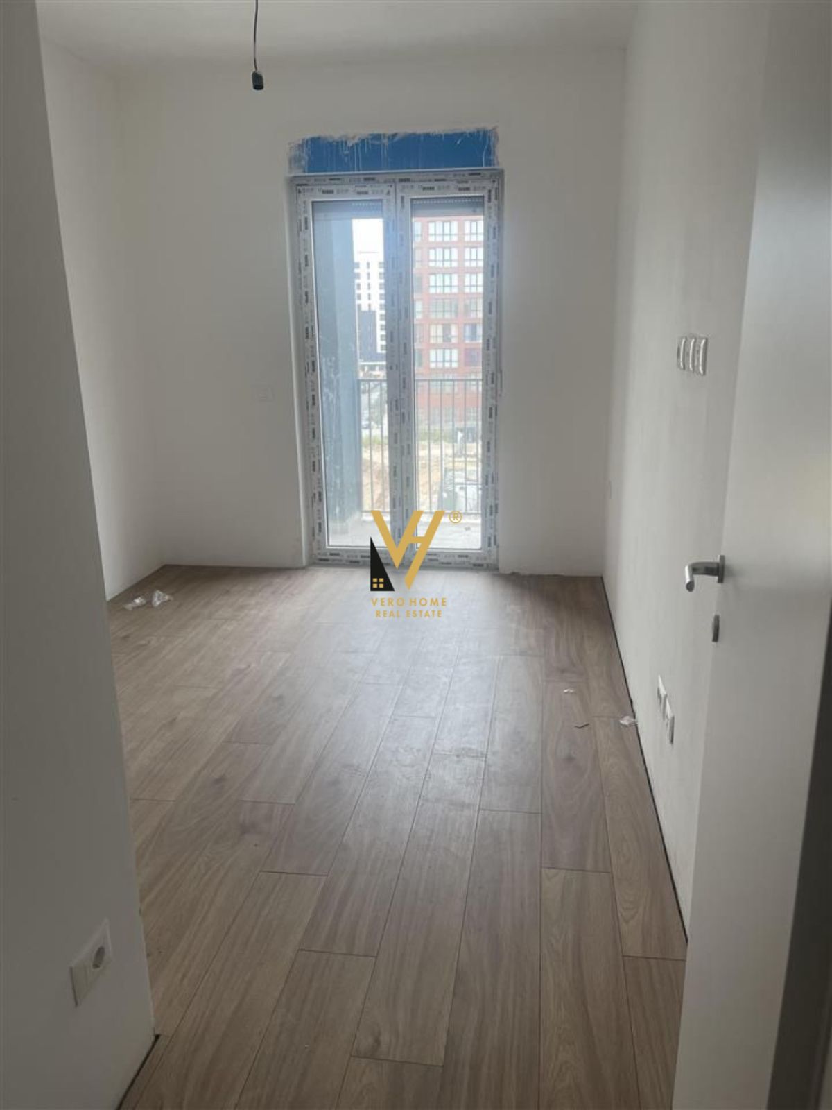 JEPET ZYRE 148 M2 ME QERA TE BULEVARDI I RI 500 EU