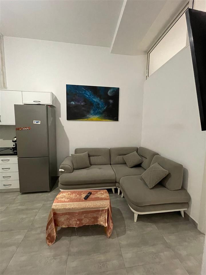 Shitet Apartament 1+1 te Kompleksi Kontakt 21 Dhjetori