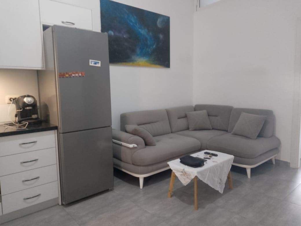 Shitet Apartament 1+1 te Kompleksi Kontakt 21 Dhjetori