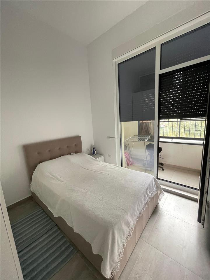 Shitet Apartament 1+1 te Kompleksi Kontakt 21 Dhjetori