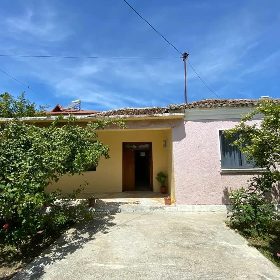 Shitet Shtepi private afer qendres ,Kavaje