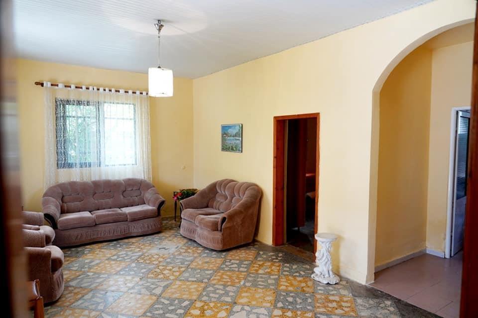 Shitet Shtepi private afer qendres ,Kavaje