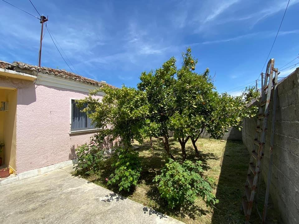 Shitet Shtepi private afer qendres ,Kavaje