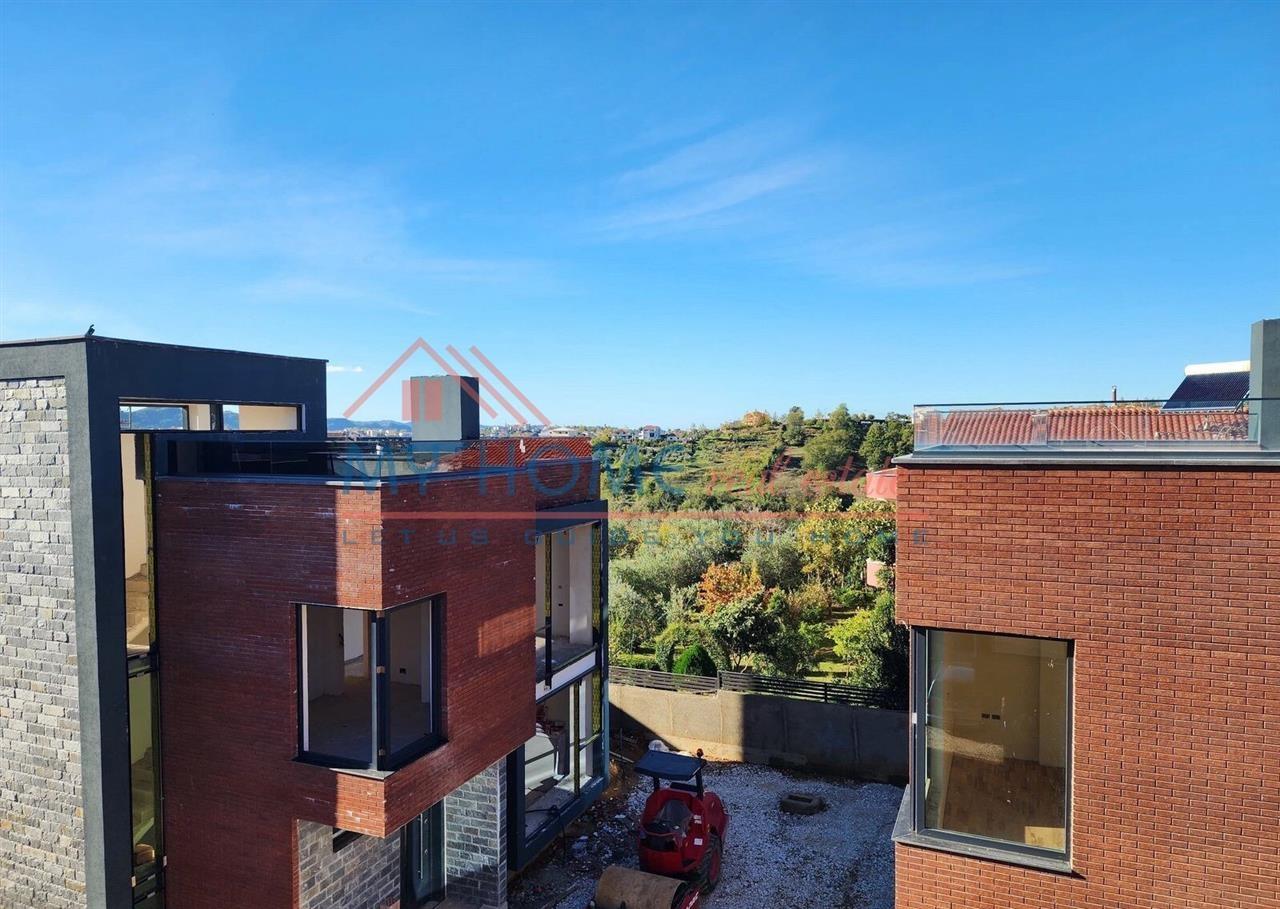 Vila ne shitje prane TEG ne Tirane