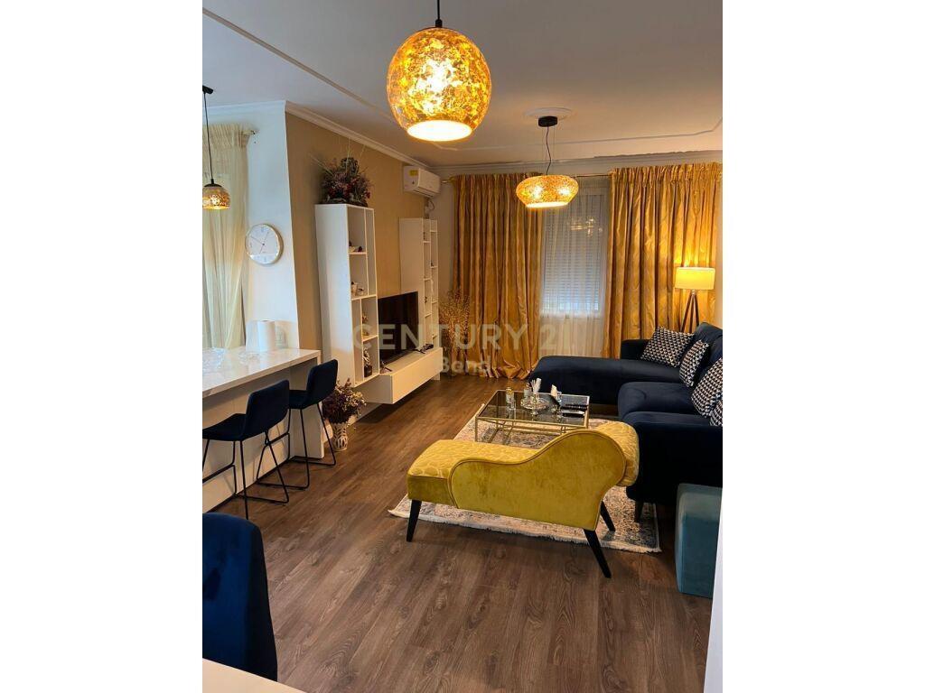 Shitet Apartament 2+1+2 tek Rruga e Kosovareve