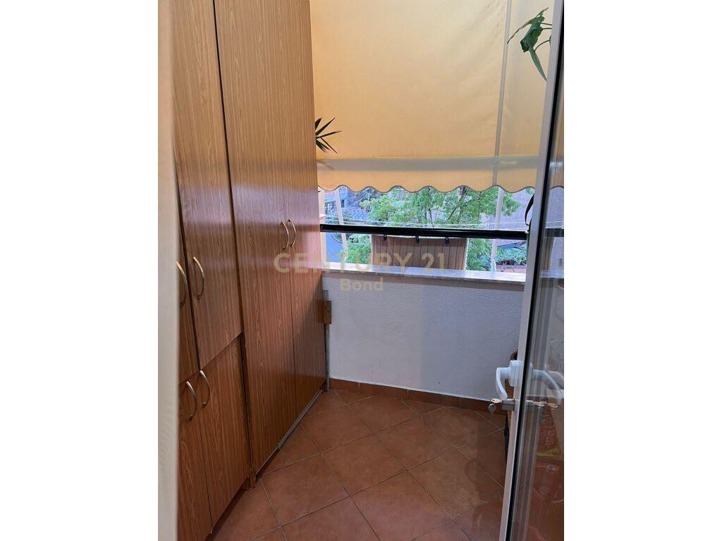 Shitet Apartament 2+1+2 tek Rruga e Kosovareve