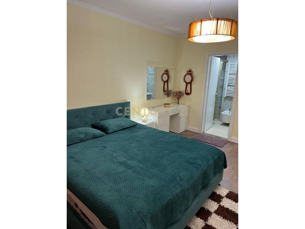 Shitet Apartament 2+1+2 tek Rruga e Kosovareve