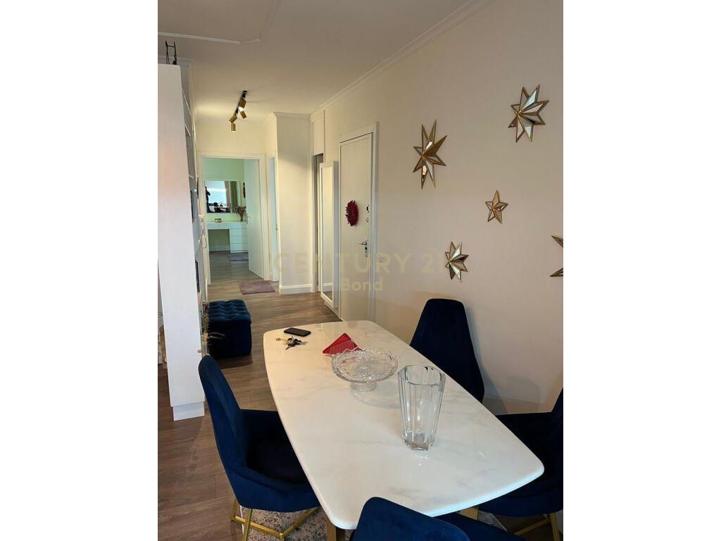 Shitet Apartament 2+1+2 tek Rruga e Kosovareve