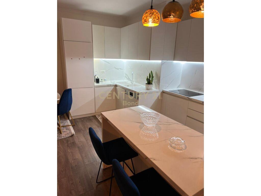 Shitet Apartament 2+1+2 tek Rruga e Kosovareve