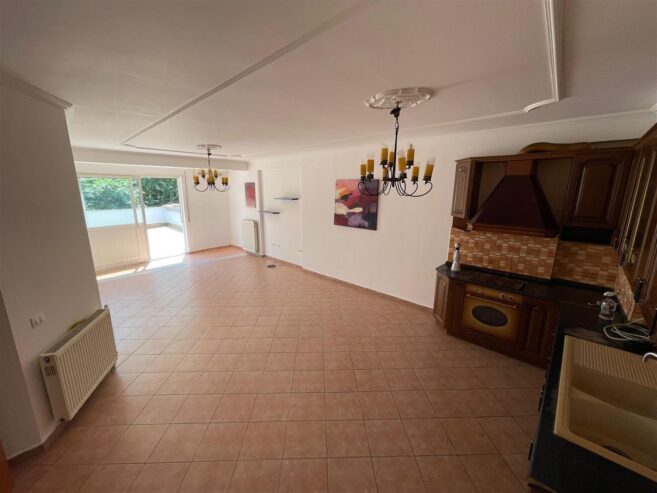 Komuna e Parisit,Kika 1,Shitet apartament 2+1 me Verande