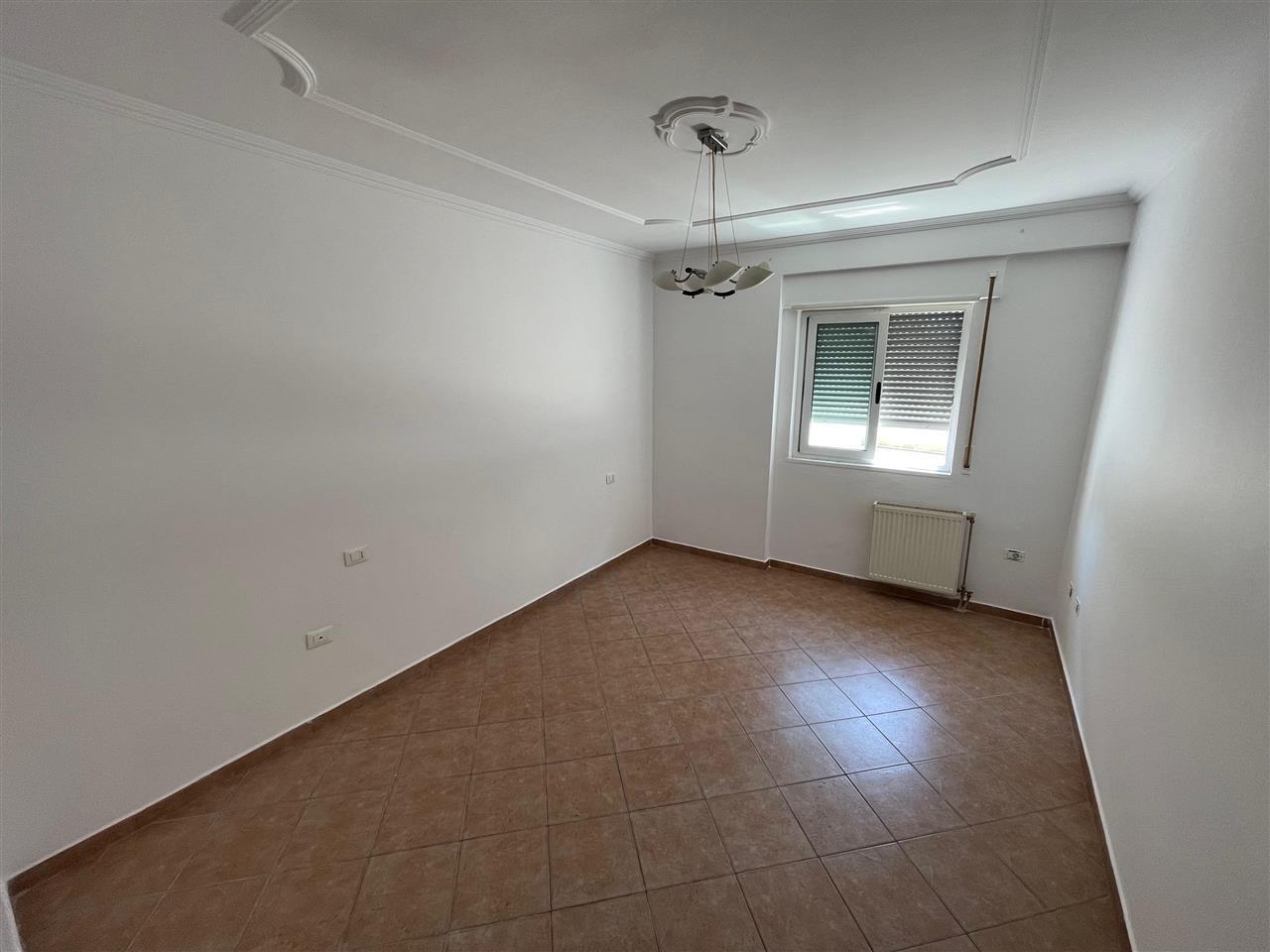 Komuna e Parisit,Kika 1,Shitet apartament 2+1 me Verande