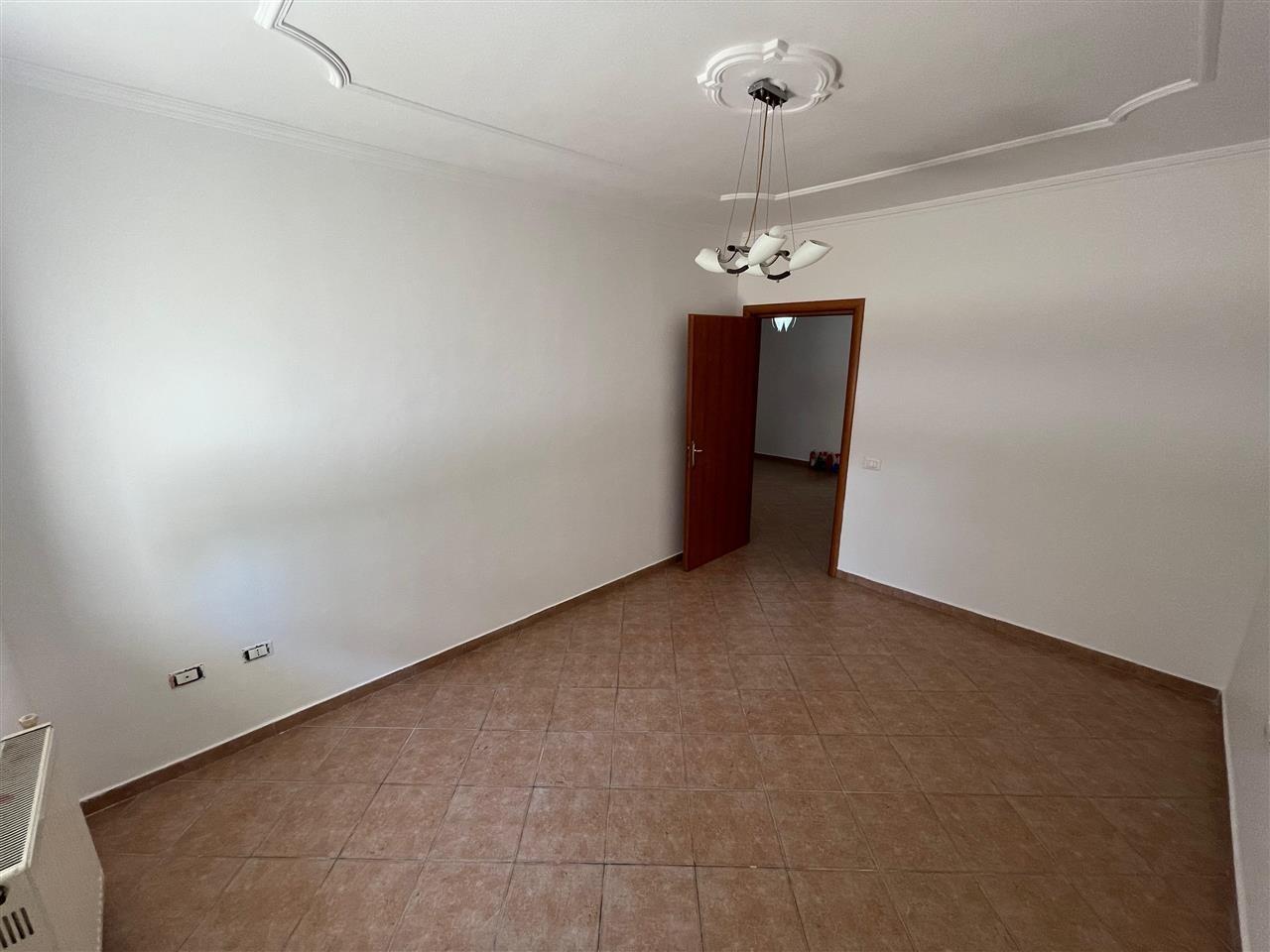 Komuna e Parisit,Kika 1,Shitet apartament 2+1 me Verande