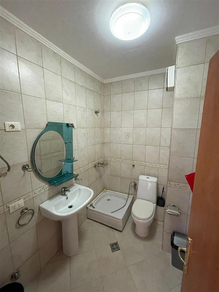 Komuna e Parisit,Kika 1,Shitet apartament 2+1 me Verande
