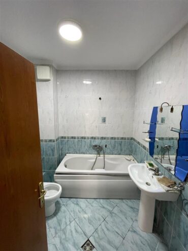 Komuna e Parisit,Kika 1,Shitet apartament 2+1 me Verande