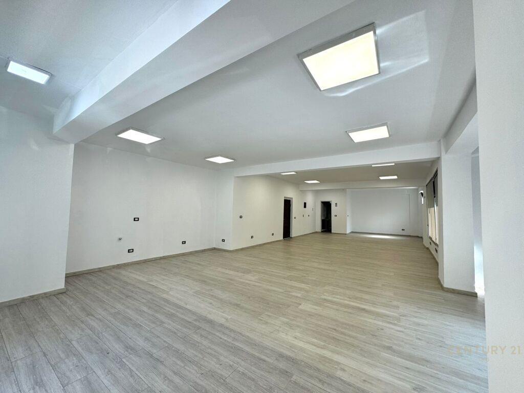 Qira Ambient Komercial Zogu i Zi 1200 € 115 m2